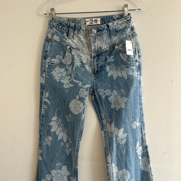We The Free FP Blue Sky Yoke Floral Naomi Printed Slim Flare Mid Rise Jeans NWT - Picture 7 of 16